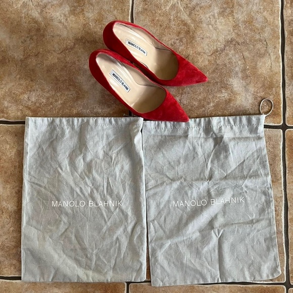 Manolo Blahnik Suede Leather Pumps. - Picture 6 of 11